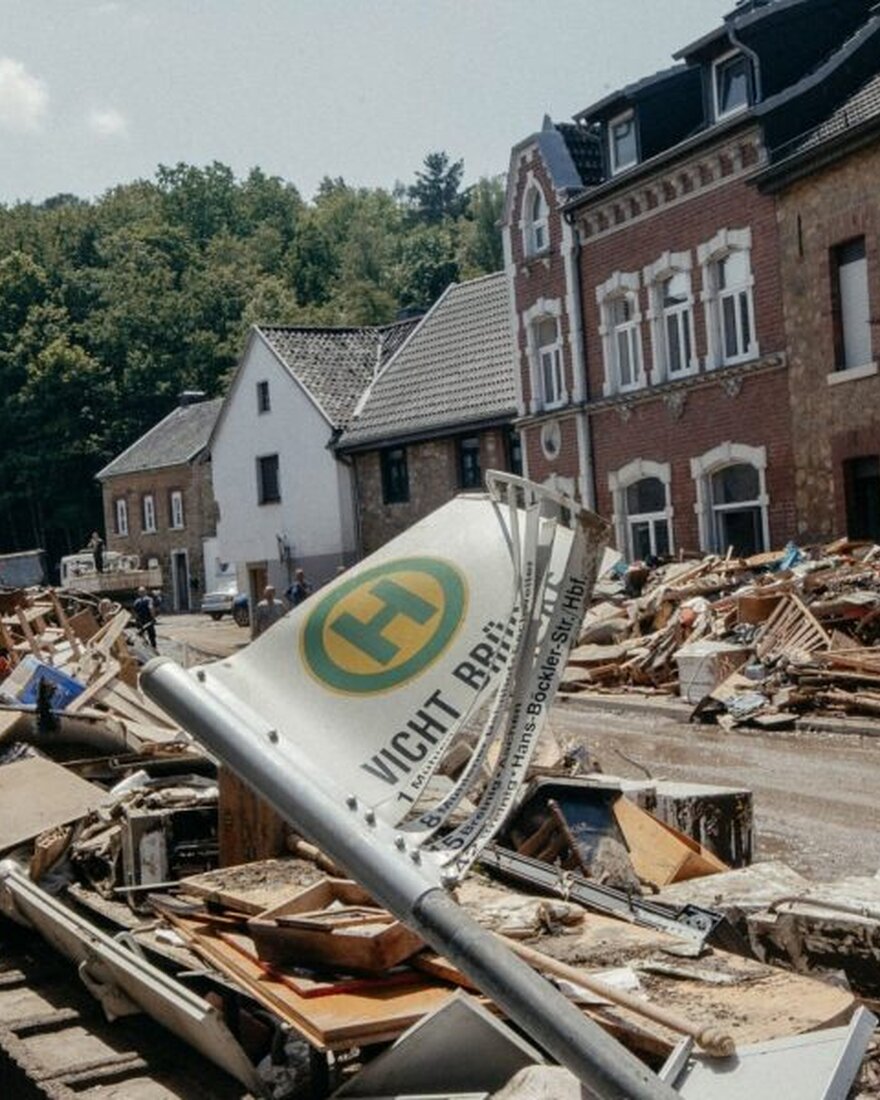 Overwhelming aid for flood victims